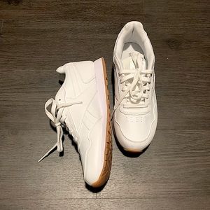 Barely worn and so cute! Unfortunately they just don’t fit me well, too tight :(